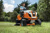 Vista frontale del trattorino da giardino STIHL RT 4112 SZ in azione