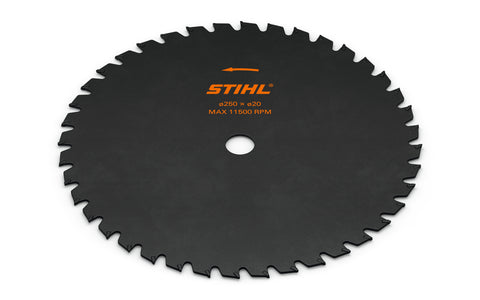Lama tagliaerba STIHL con un diametro di 250 mm in acciaio, ideale per erba tenace e secca