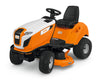 Primo piano del sistema di taglio del trattorino STIHL RT 4112 SZ