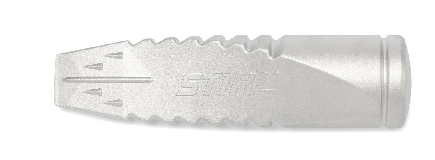 Primo piano del cuneo in alluminio ritorto Stihl su sfondo neutro