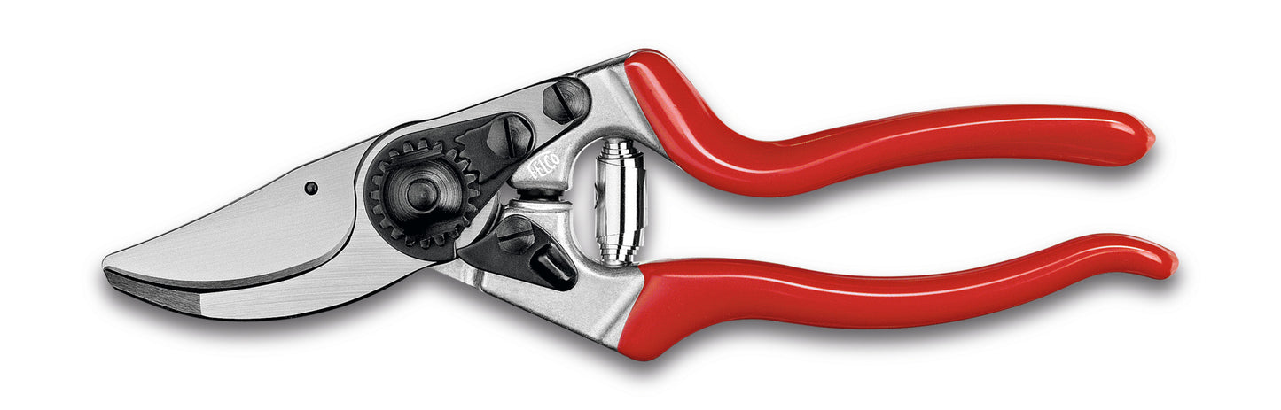 Cesoie per rami Bypass Felco F 8 di Stihl in impiego per taglio rami spessi