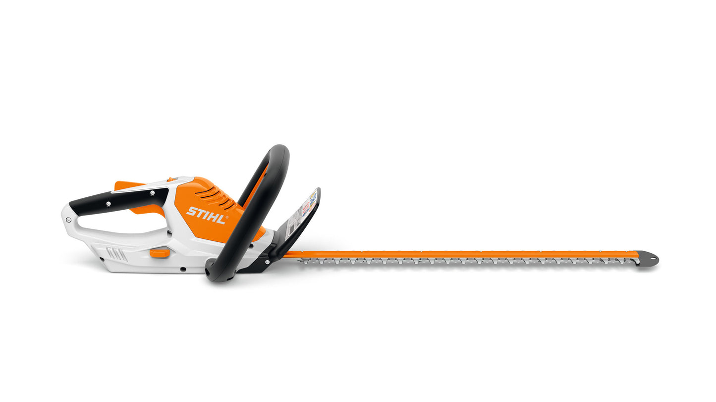 Vista laterale tagliasiepi STIHL HSA 45 in giardino