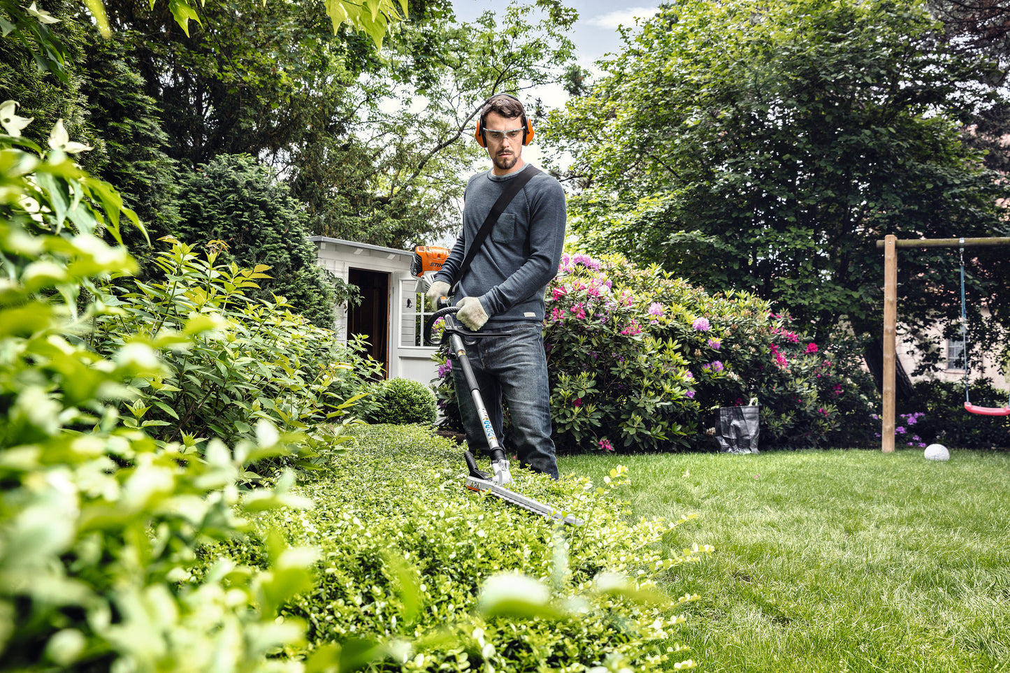 Tosasiepi HL-KM 145° di Stihl manico ergonomico e design compatto