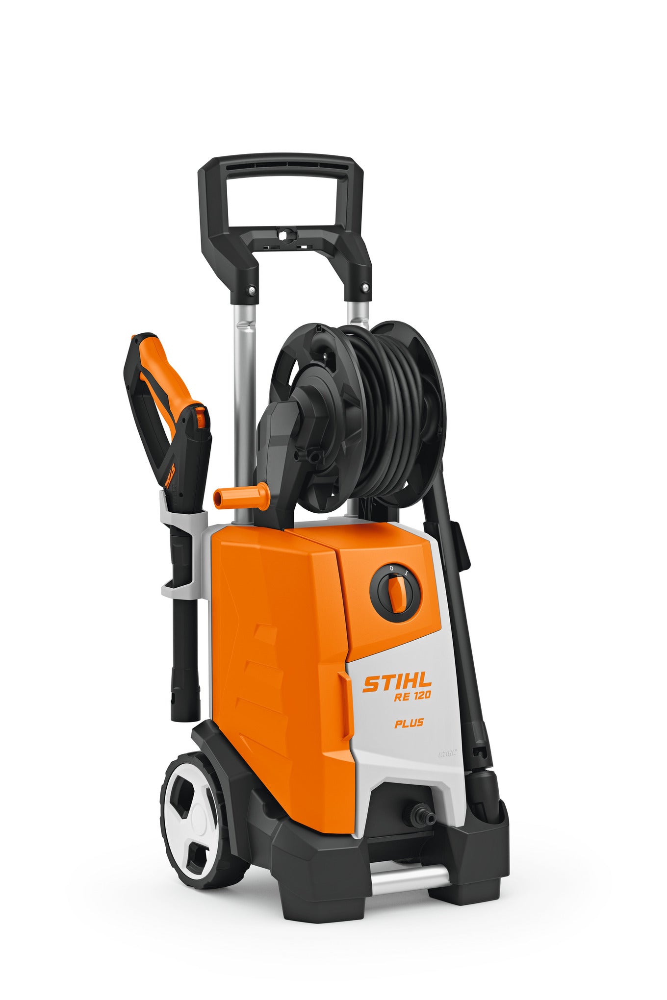 Idropulitrice STIHL RE 120 PLUS in azione su pavimentazione