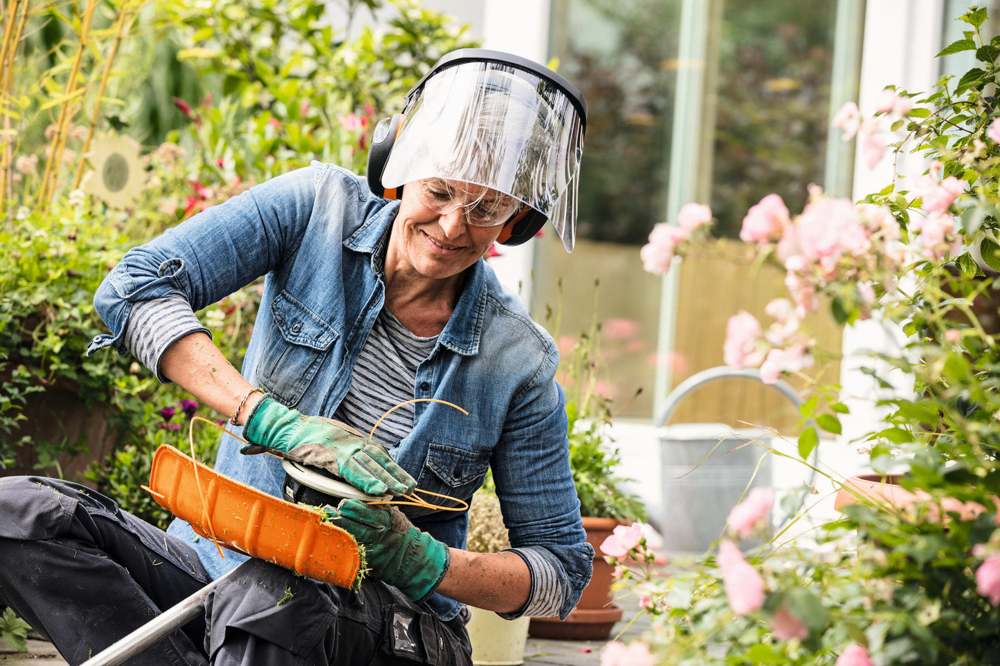 Dettaglio dell'impugnatura ergonomica del decespugliatore STIHL FS 56 R