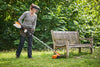 Decespugliatore STIHL FSA 86 R in un giardino