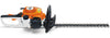 Vista laterale del tosasiepi a scoppio Stihl HS 45 con lama affilata