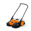 Vista frontale della spazzatrice Stihl KG 770 in uso su un marciapiede