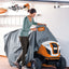 Vista posteriore con cesto raccoglierba tratto Stihl