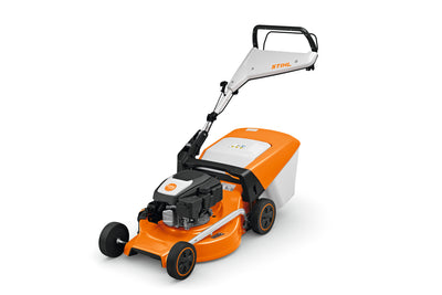 Dettaglio laterale del tosaerba Stihl RM 253, mostrando la struttura robusta e il design ergonomico
