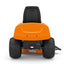 Trattorino STIHL RT 4112 SZ su prato spazioso