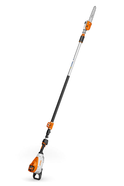 Primo piano del potatore a batteria STIHL HTA 135 in uso