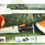 Giocattolo decespugliatore Stihl per bambini, modello AKKU System Kids, peso 0,48 kg, autonomia 240 minuti. Confezione con trimmer arancione e bianco, certificazioni TÜV Rheinland e GS, ideale per giochi all'aperto.