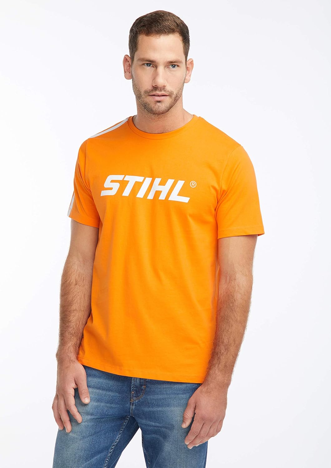 Maglietta arancione STIHL da uomo, maniche corte, logo bianco sul petto, vestibilità classica, realizzata in cotone di alta qualità, ideale per il tempo libero e il lavoro, abbinata a jeans casual. Disponibile in varie taglie.