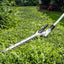 Tosasiepi HL-KM 145° di Stihl in azione su siepe alta