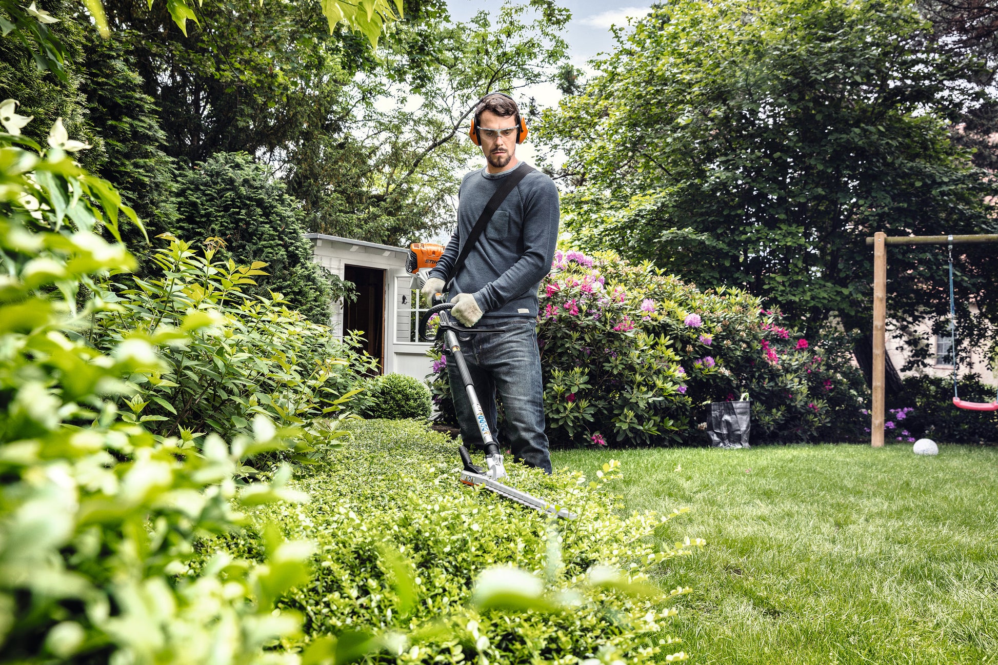 Tosasiepi HL-KM 145° di Stihl manico ergonomico e design compatto