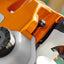 Motosega STIHL MS 172 C-BE in azione con legna