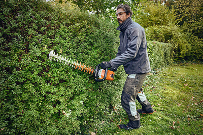Pantaloni da lavoro protettivi Stihl con protezione extra sulle ginocchia