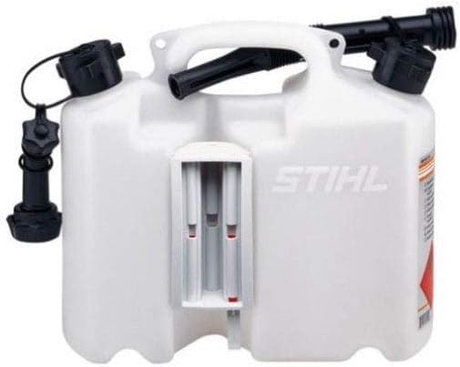 Tanica di benzina e olio Stihl, doppia camera, capacità 5 litri, colore bianco, con beccucci versatori, ideale per motoseghe e attrezzature da giardinaggio, resistente e pratica, accessorio originale Stihl per il trasporto sicuro di carburanti.