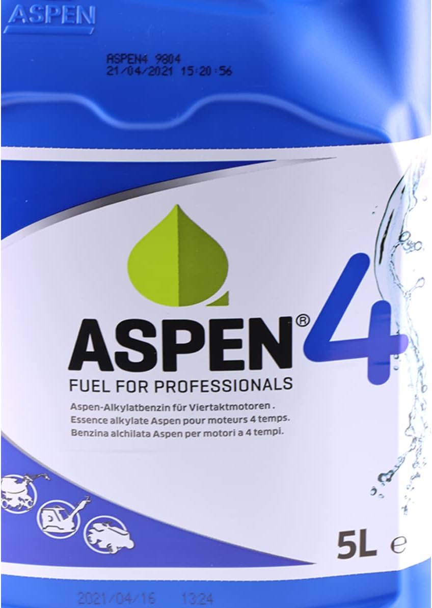 Tanica di carburante Aspen 4 per motori a 4 tempi, 5 litri. Benzina alchilata per professionisti. Etichetta blu e bianca con logo verde e scritte in inglese, tedesco, francese e italiano. Data di produzione: 21/04/2021.