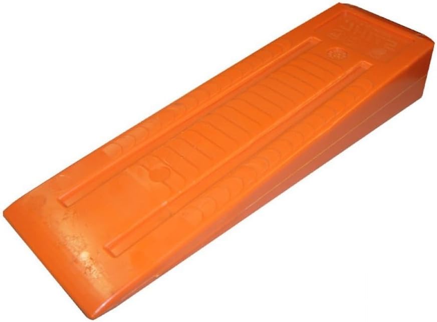 Rampa di plastica arancione per sollevamento veicoli, ideale per camper, roulotte e rimorchi. Resistente, leggera e facile da usare, offre una soluzione sicura e stabile per il livellamento su terreni irregolari. Accessorio indispensabile per viaggiatori.