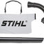 Kit di accessori per aspirafoglie STIHL, include sacco di raccolta bianco con logo STIHL, tubo di aspirazione nero e tubo curvo nero. Ideale per manutenzione del giardino, compatibile con vari modelli di soffiatori STIHL.