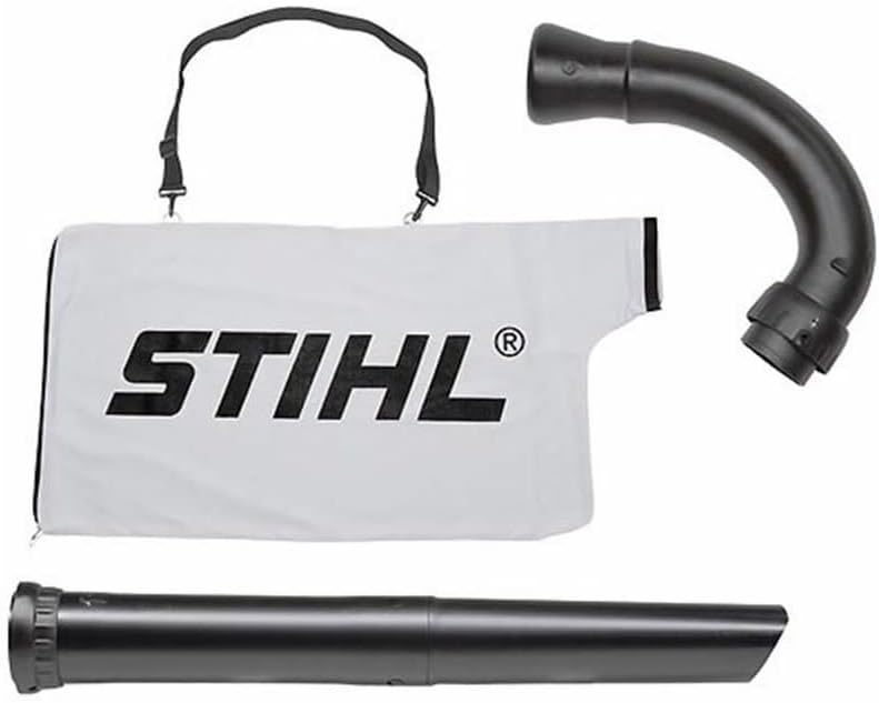 Kit di accessori per aspirafoglie STIHL, include sacco di raccolta bianco con logo STIHL, tubo di aspirazione nero e tubo curvo nero. Ideale per manutenzione del giardino, compatibile con vari modelli di soffiatori STIHL.