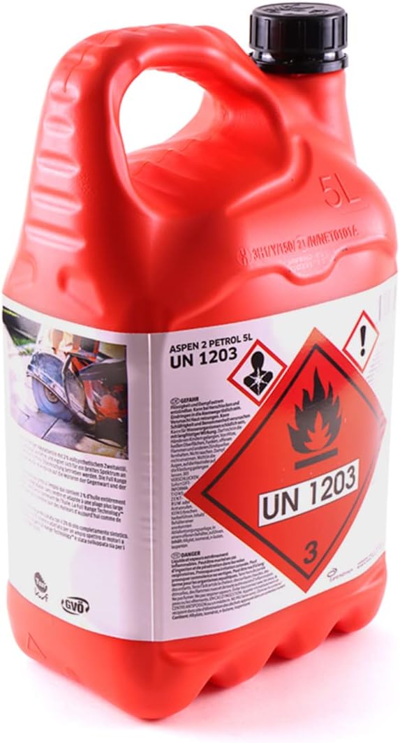 Tanica di benzina Aspen 2 Petrol 5L UN 1203, contenitore rosso con manico e tappo nero, etichetta con simboli di pericolo infiammabile e tossico. Ideale per motori a due tempi, conforme alle normative di sicurezza.