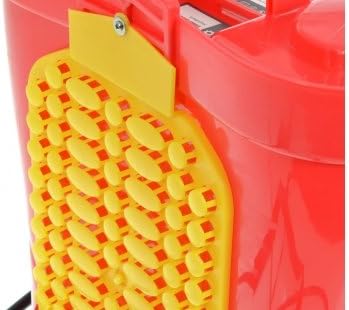 Contenitore rosso con griglia gialla, realizzato in plastica resistente, ideale per la raccolta e il trasporto di materiali. Design ergonomico e robusto, perfetto per uso industriale o domestico. Accessorio versatile e pratico per ogni esigenza.