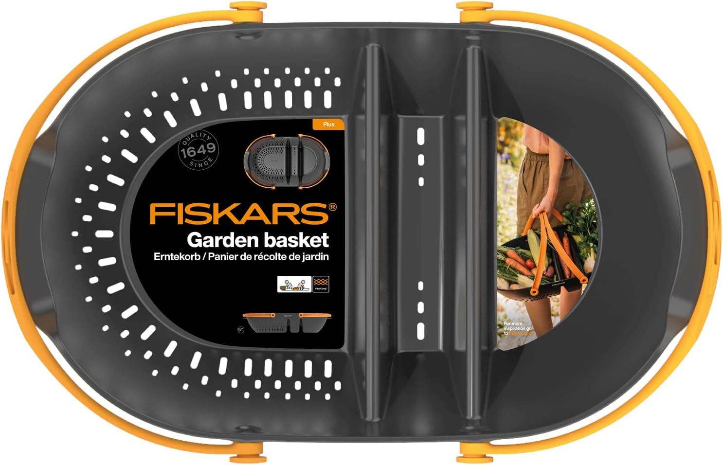 Cesto da giardino Fiskars, ideale per la raccolta di ortaggi e frutta. Design ergonomico con manici arancioni e struttura nera resistente. Perfetto per giardinaggio e raccolta di prodotti freschi. Qualità garantita dal 1649.