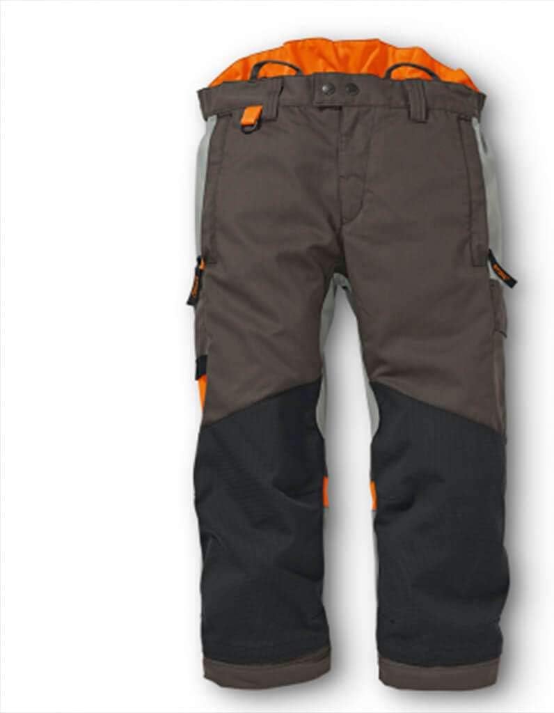 Pantaloni da lavoro impermeabili per uomo, colore marrone e nero con dettagli arancioni, tasche laterali, rinforzi sulle ginocchia, cintura regolabile. Ideali per attività all'aperto, giardinaggio, edilizia e lavori pesanti.